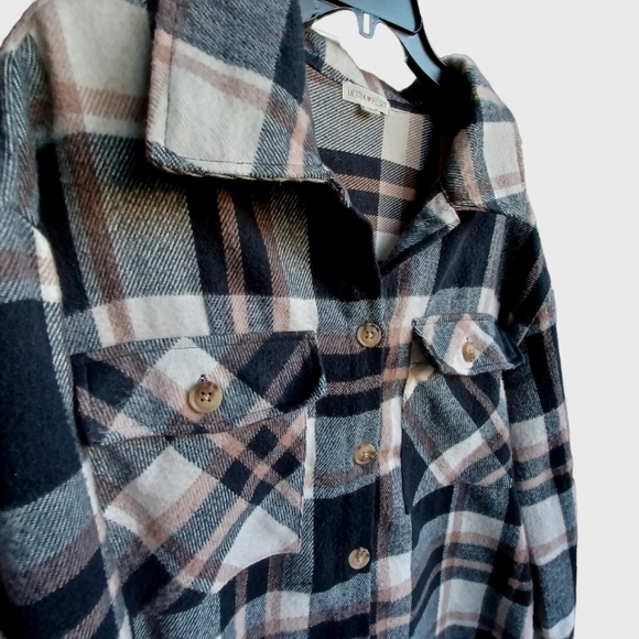Tan/ black plaid button up shacket with pockets sz 2x - Picture 5 of 7